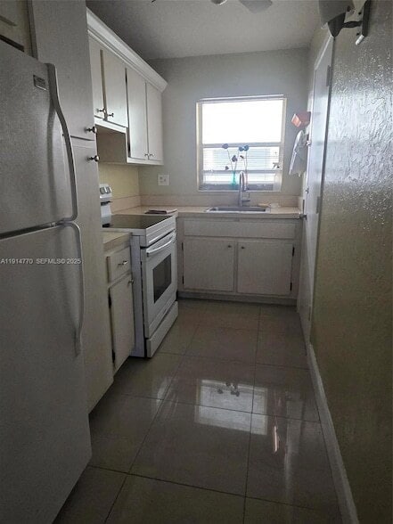 Building Photo - 1425 Arthur St