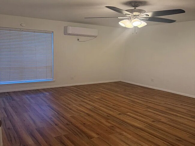 Foto del edificio - 2627 Douglas Ave