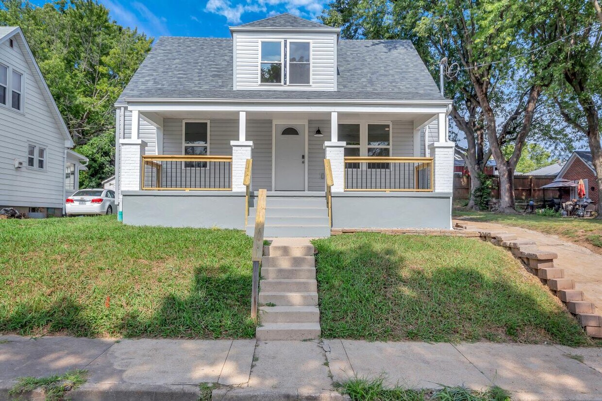 Primary Photo - 309 Burnside St