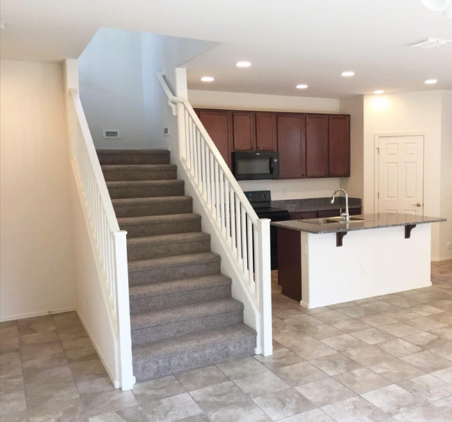 Building Photo - Newer 3 bedroom 2 bath home in East Mesa!
