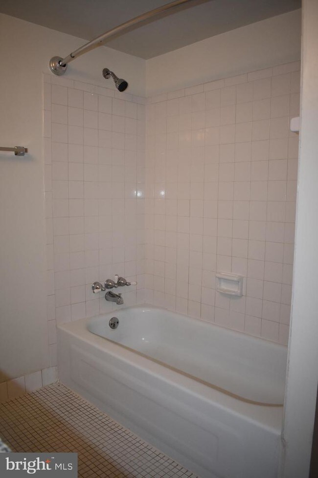 Foto del edificio - 407 Christopher Ave