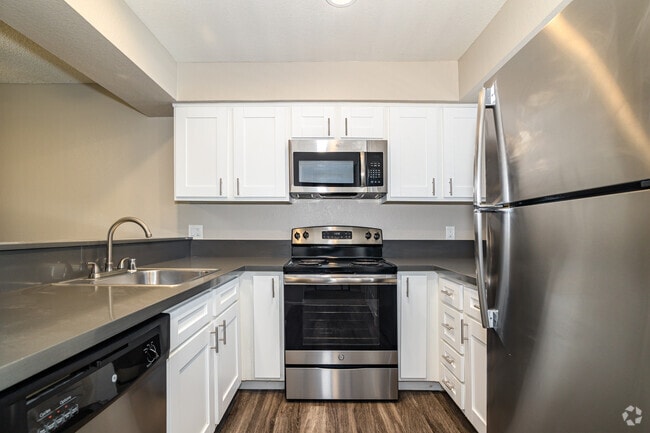 1BR, 1BAS - 688SF - ELLINGTON APARTMENTS