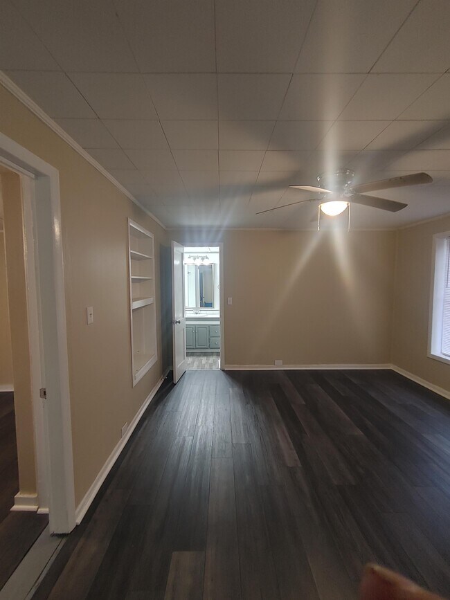 Building Photo - 205 Adkinson Ave