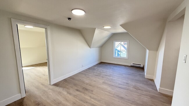 Building Photo - 4587-4587 Ryerson Crescent