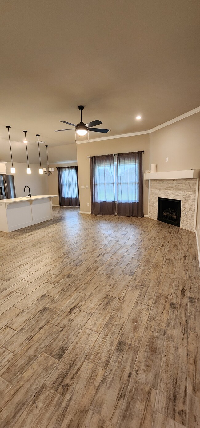 Building Photo - 10472 Turtle Back Dr