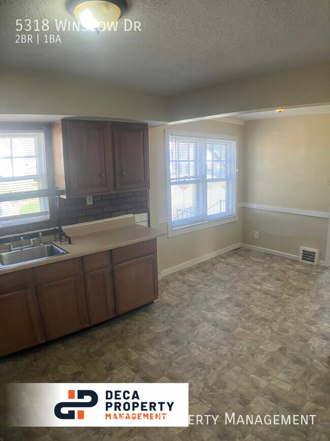 Building Photo - 2 Bedroom House