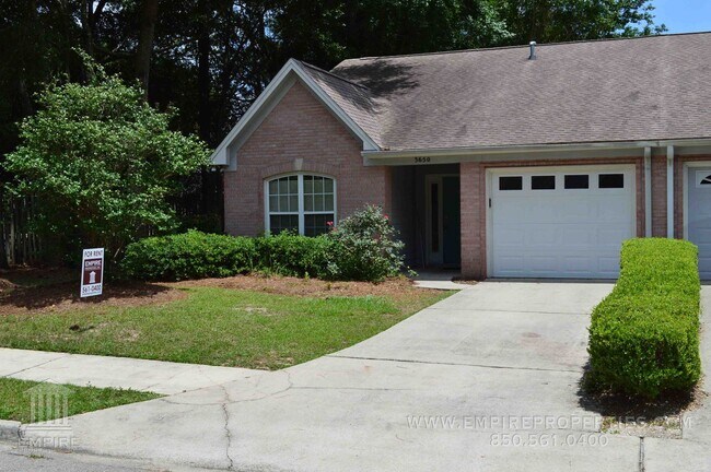 Foto del edificio - Beautiful townhome nestled in Killearn Acres