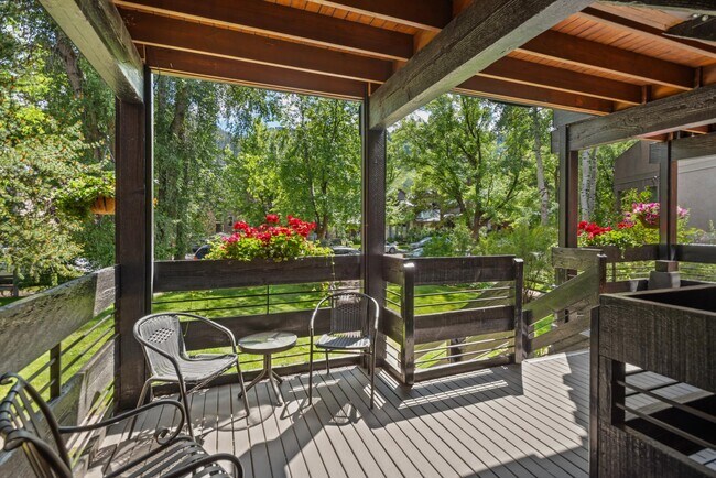 Foto del edificio - 824 E Hopkins Ave