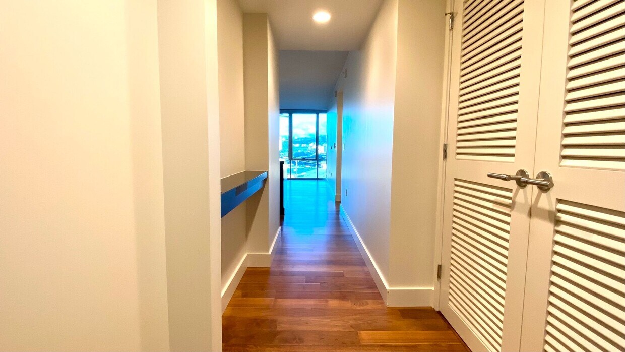 Foto principal - Available NOW - 1 BED/1 BATH w/1 PRKG in h...