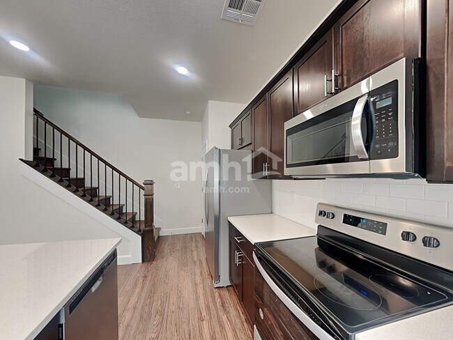 Building Photo - 1714 Viaggio Ave
