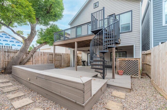 Building Photo - 1407 Welch St