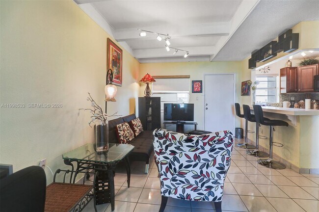 Foto del edificio - 3536 NE 168th St