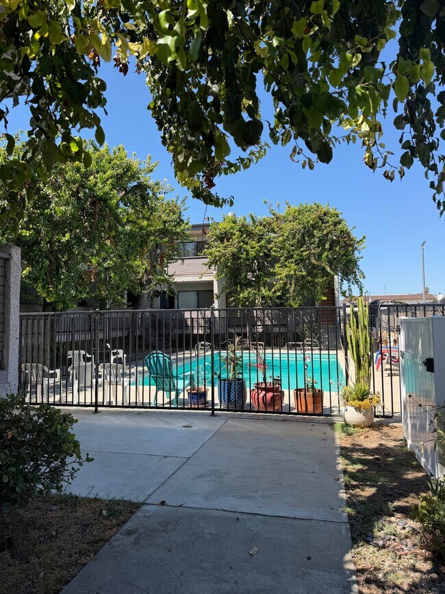 Foto del edificio - 8539 De Soto Ave