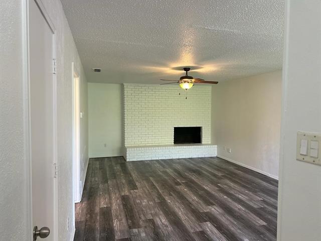 Building Photo - 2818 Golfing Green Dr