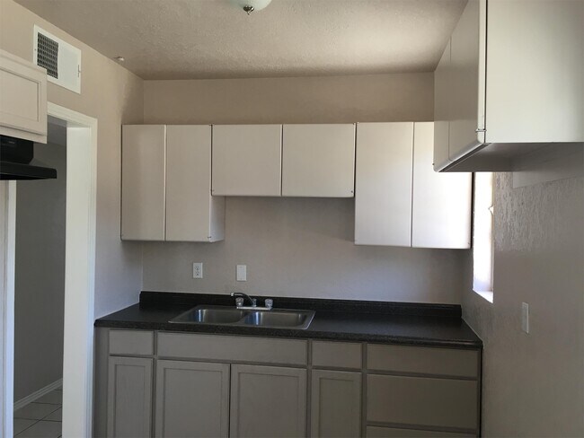Building Photo - 7535 Yuma Dr