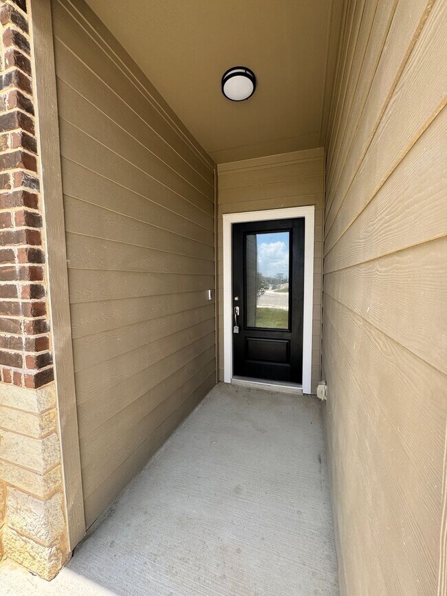 Foto del edificio - Modern & Newly Built 3/2/2 Home in New Bra...