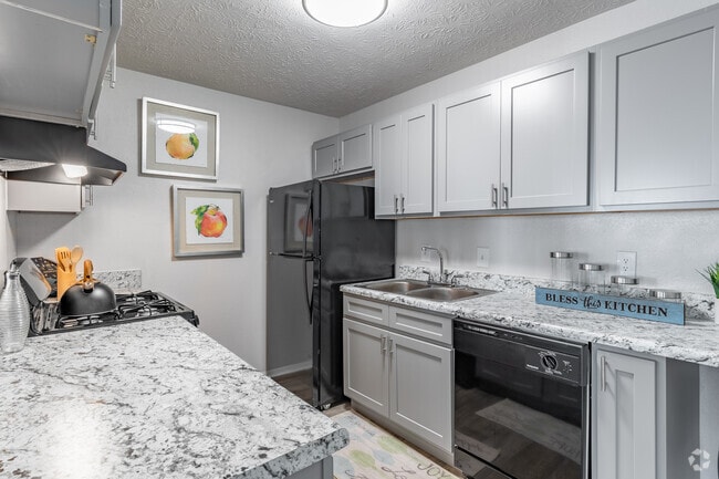 Interior Photo - Lakeview