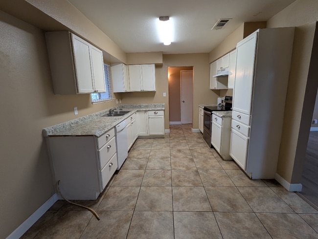 Building Photo - 3022 W San Gabriel Ave