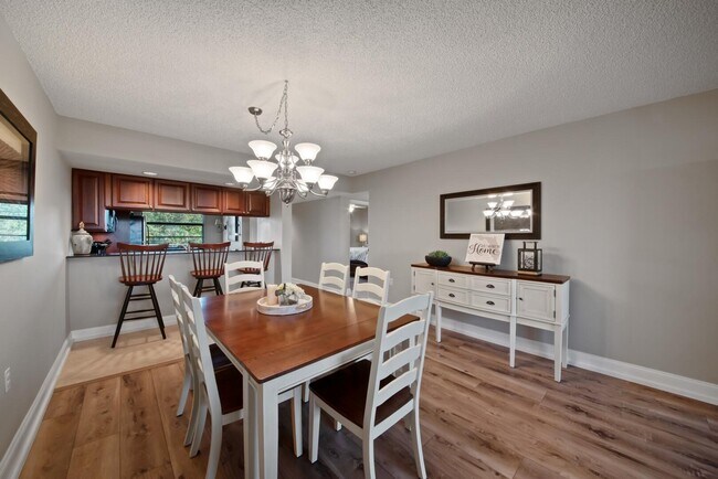 Building Photo - 6121 Balboa Cir