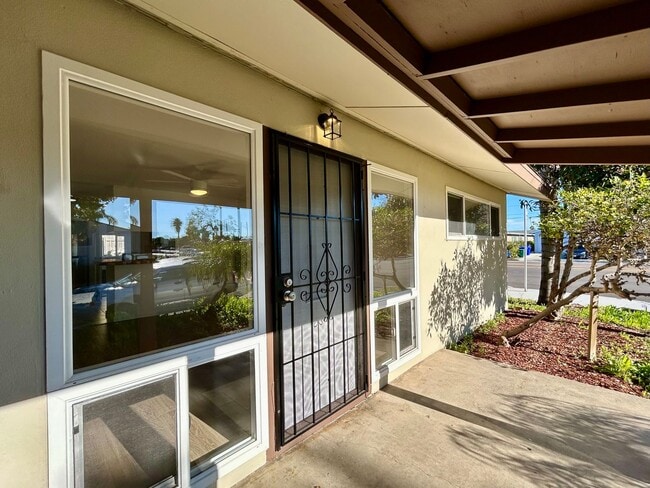Building Photo - 2 bed 1 Bath with Garage in The Heart of Clairemont!