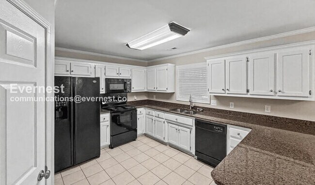 Foto del edificio - Limited Time Special Offer / 4 Bed, 2.5 Bath Home with Garage / Pet-Friendly / Vouchers Accepted ...