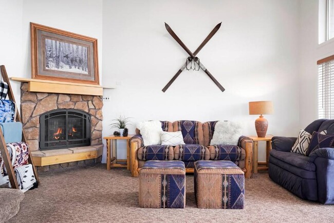 Building Photo - 552 Wapiti Ln