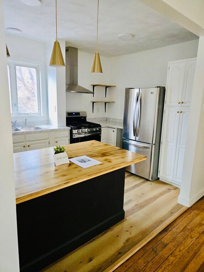 Building Photo - 21 Vale St