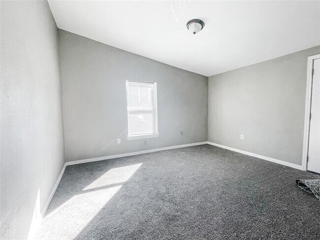 Building Photo - 2718 S Jennings Ave