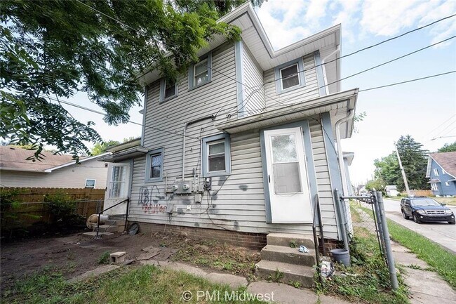 Building Photo - 559 N Oakland Ave