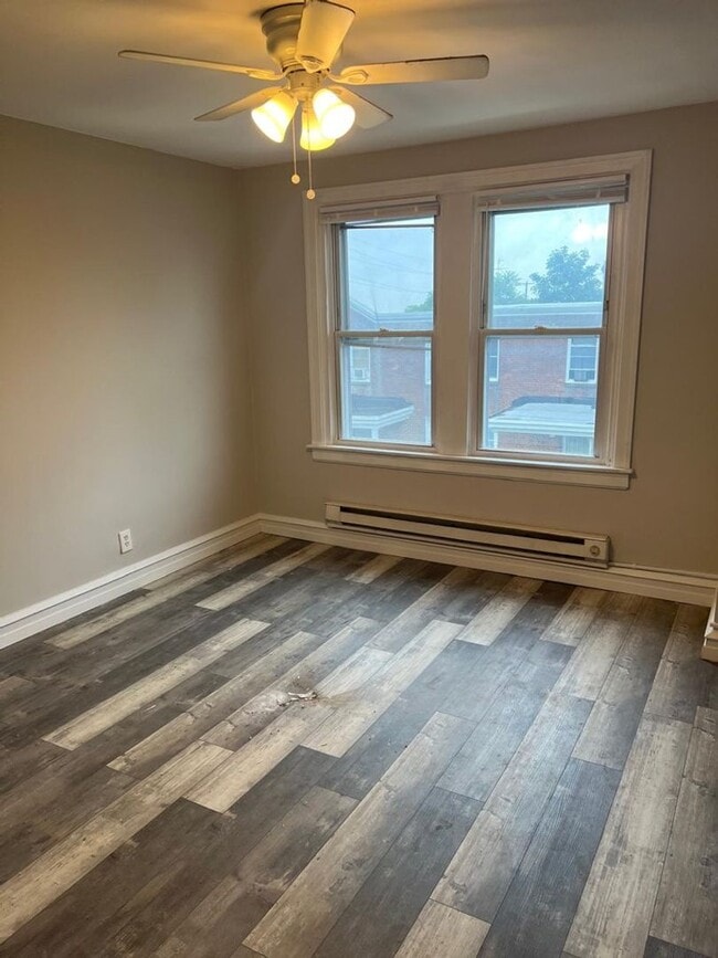 Building Photo - 209 W Laveer St