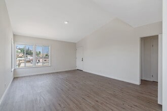 Building Photo - 945 N Ditman Ave