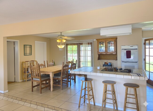 Foto del edificio - LARGE 4BR/2BA HOUSE FOR RENT