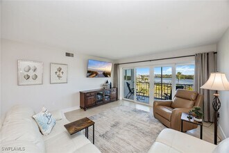 Building Photo - 309 Goodlette-Frank Rd