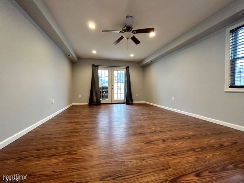 Building Photo - 3 br, 2 bath House - 1548 Totten Street