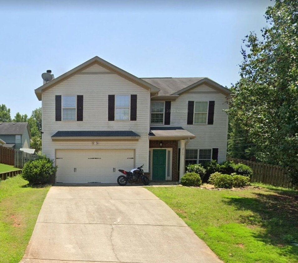 Primary Photo - 4 Bedroom/ 2.5 Bathroom House Available