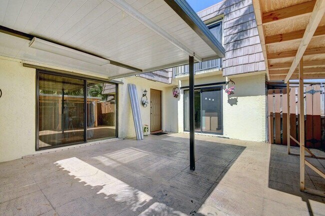 Foto del edificio - 562 Springdale Cir