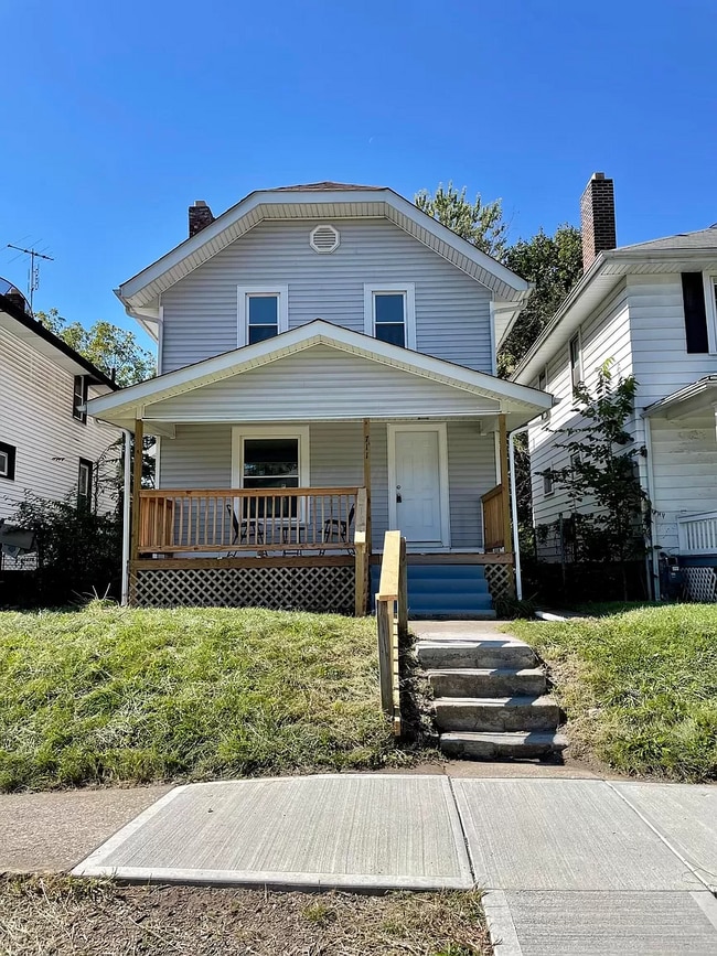 Foto del edificio - 711 Seymour Ave