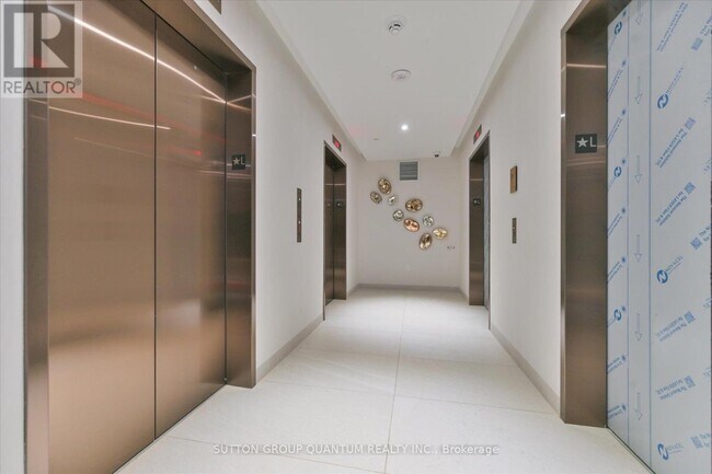 Photo du bâtiment - 1 Fairview Rd E