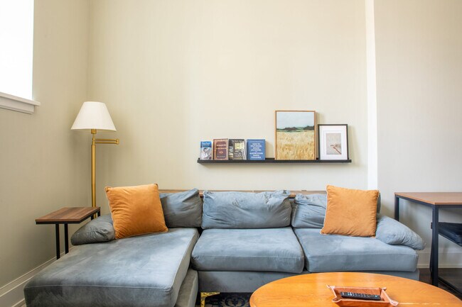 Foto del edificio - 225 E Michigan St