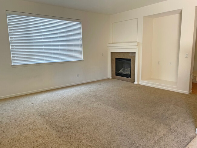 Building Photo - 1736 Montesa Pl