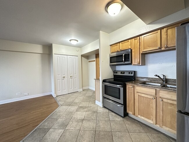 Building Photo - 4180 N Marine Dr