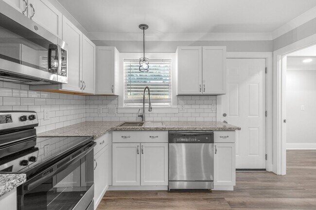 Foto del edificio - Beautiful, centrally located unit availabl...