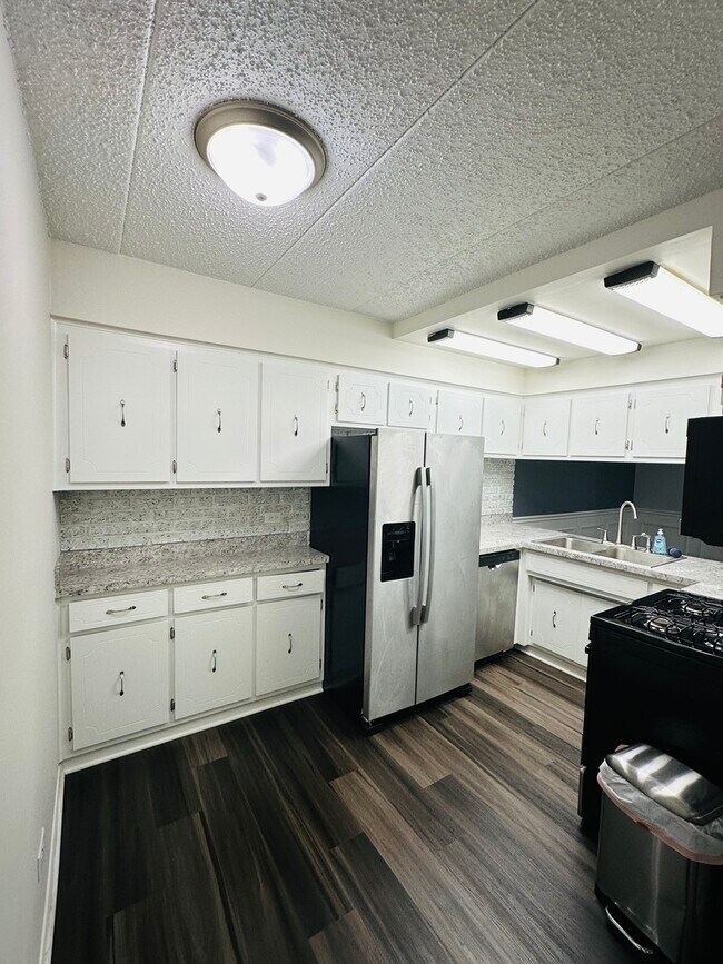 Foto del edificio - 13635 Lamon Ave