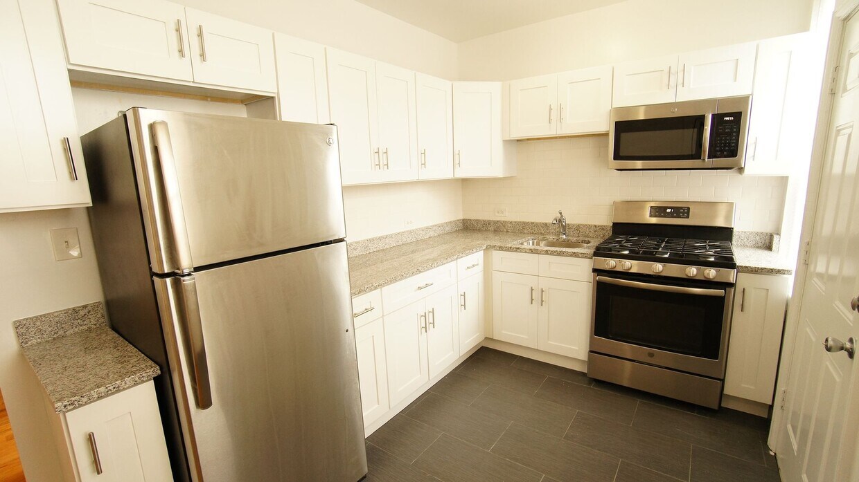 Foto principal - 2349 N Drake Ave