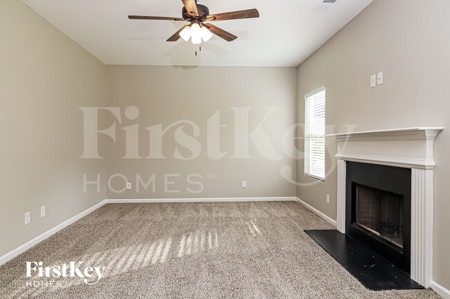 Building Photo - 415 Shady Glen