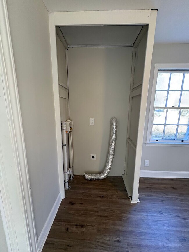 Foto del edificio - 3 bedroom 3 bath in Spartanburg with Lots of Space !!! Workshop in the garage!!