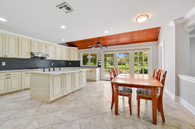 Building Photo - 1383 Ashbourne Dr