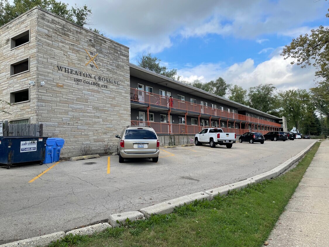 Primary Photo - 1327 College Ave