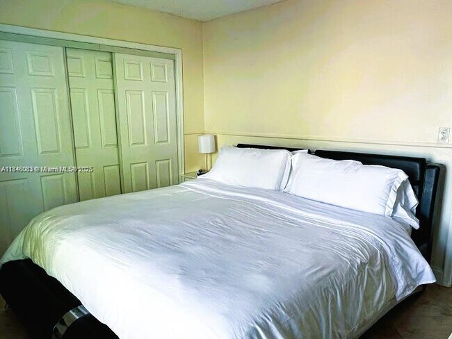 Foto del edificio - 8403 SW 144th Ct