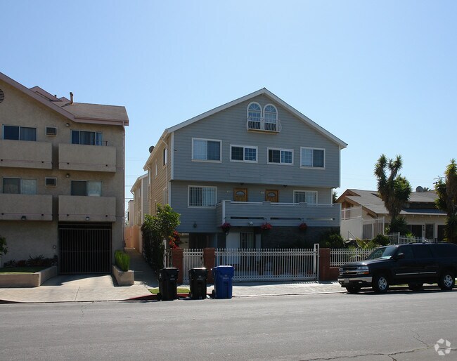 Building Photo - 416 N Oxford Ave